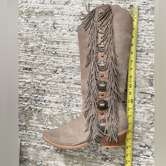 Naughty Monkey Tall Fringe Boots Size 8 Suede Taupe Rodeo Doll - Picture 10 of 10